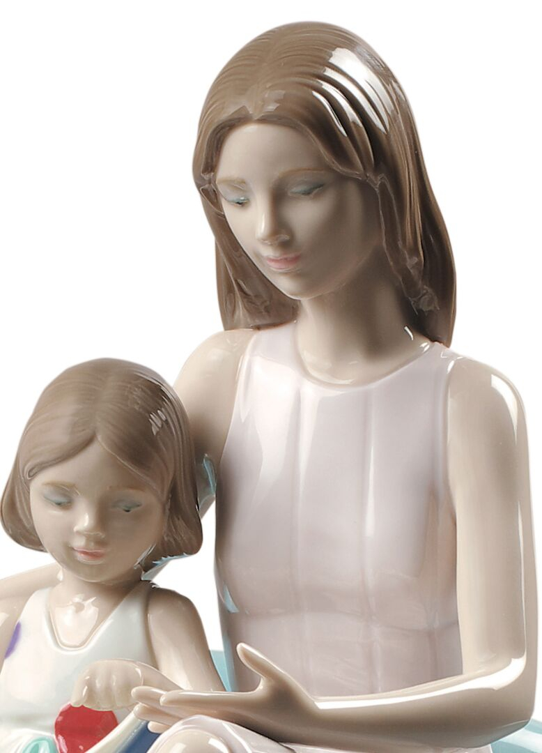 Статуэтка "Почитаем" Lladro