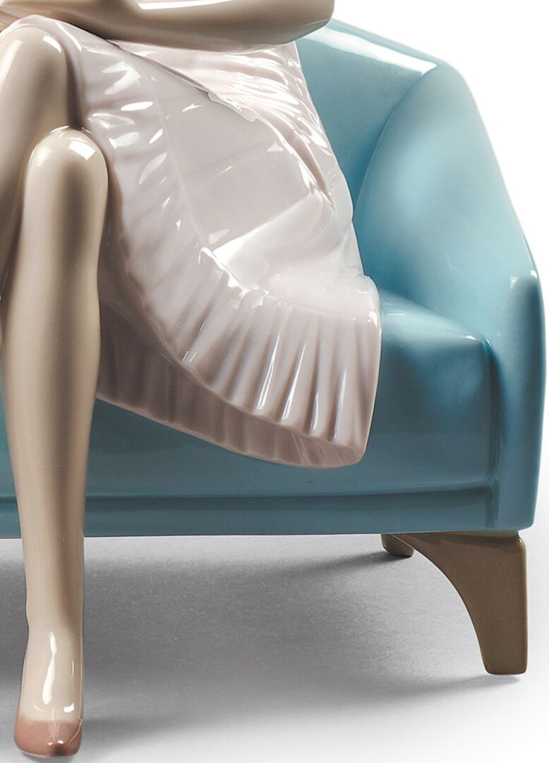 Статуэтка "Почитаем" Lladro
