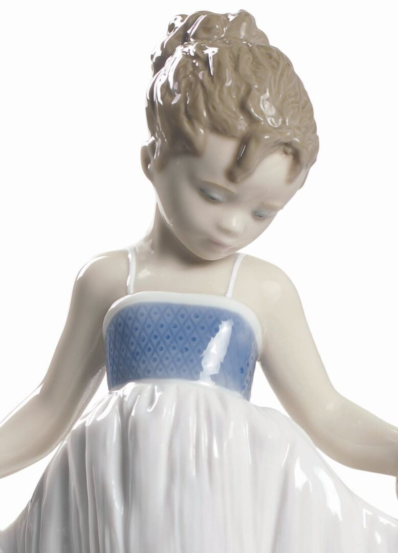Статуэтка "Взгляни на мое платье" Lladro