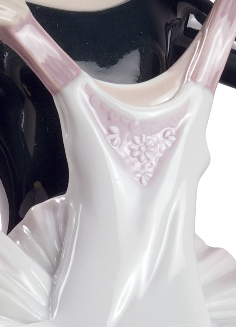 Статуэтка "Платье для дебюта" Lladro