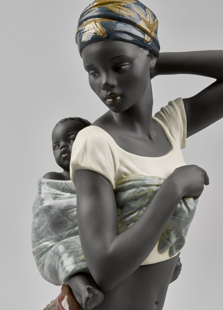 Статуэтка "Африканское материнство" Lladro
