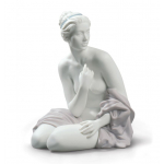 Статуэтка "Сидящая купальщица" Lladro