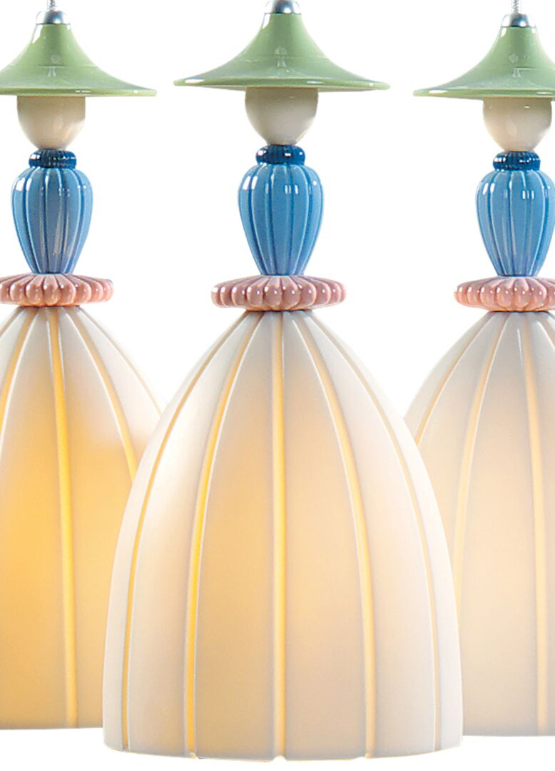 Люстра "Мадмуазель делясь секретами" Lladro