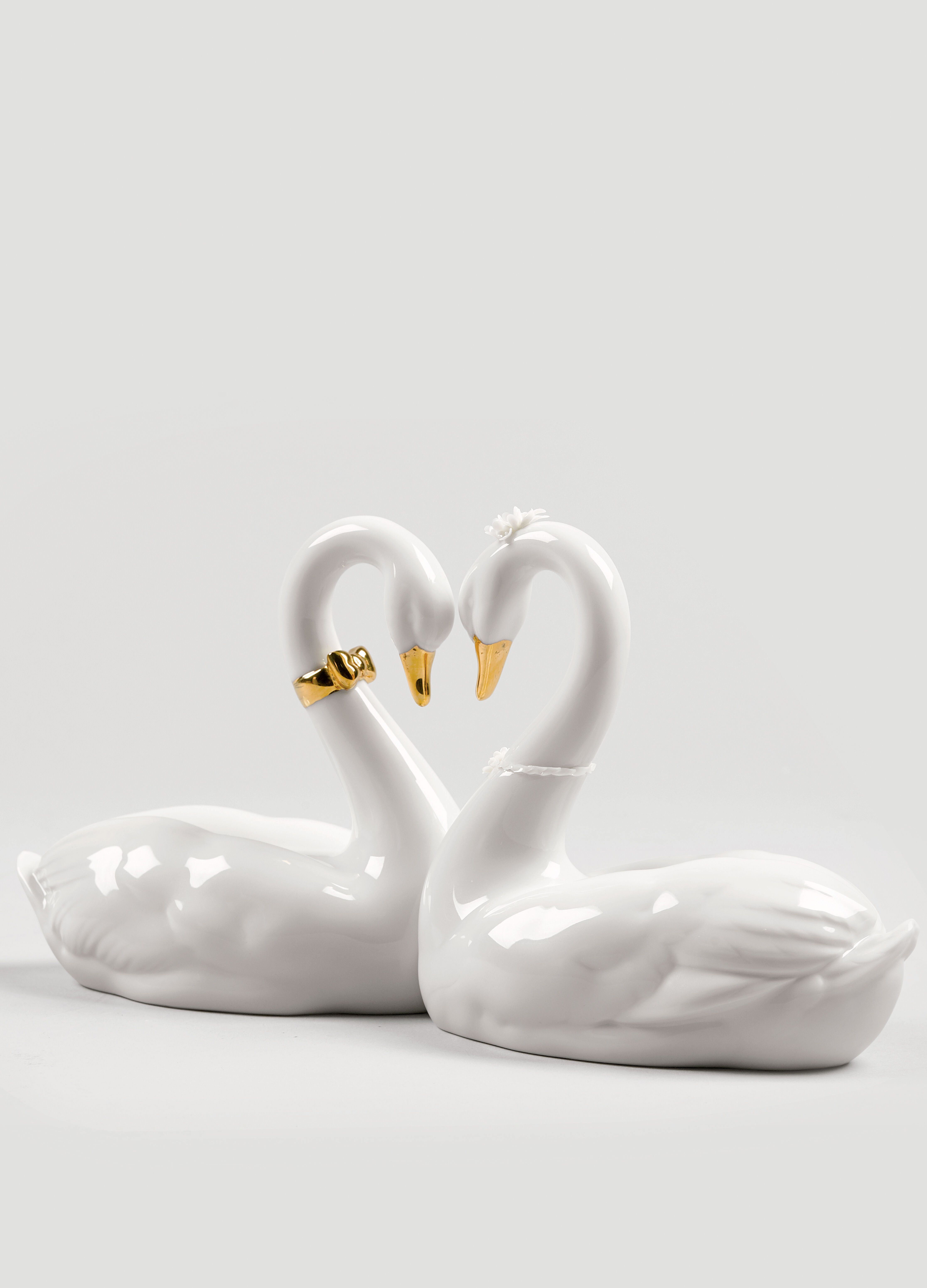 Статуэтка "Сердце белых лебедей" Lladro