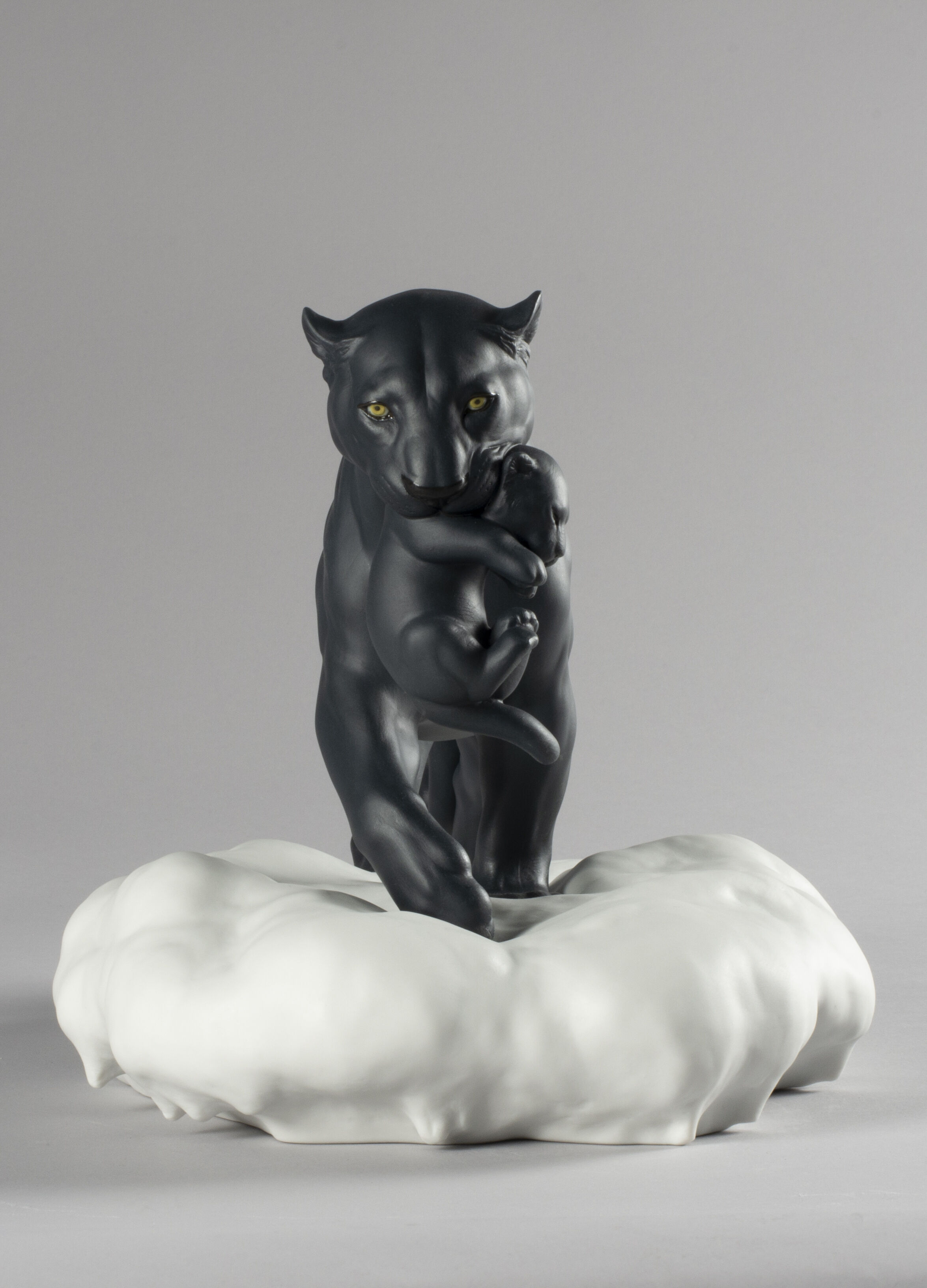 Статуэтка "Черная пантера с детенышем" Lladro