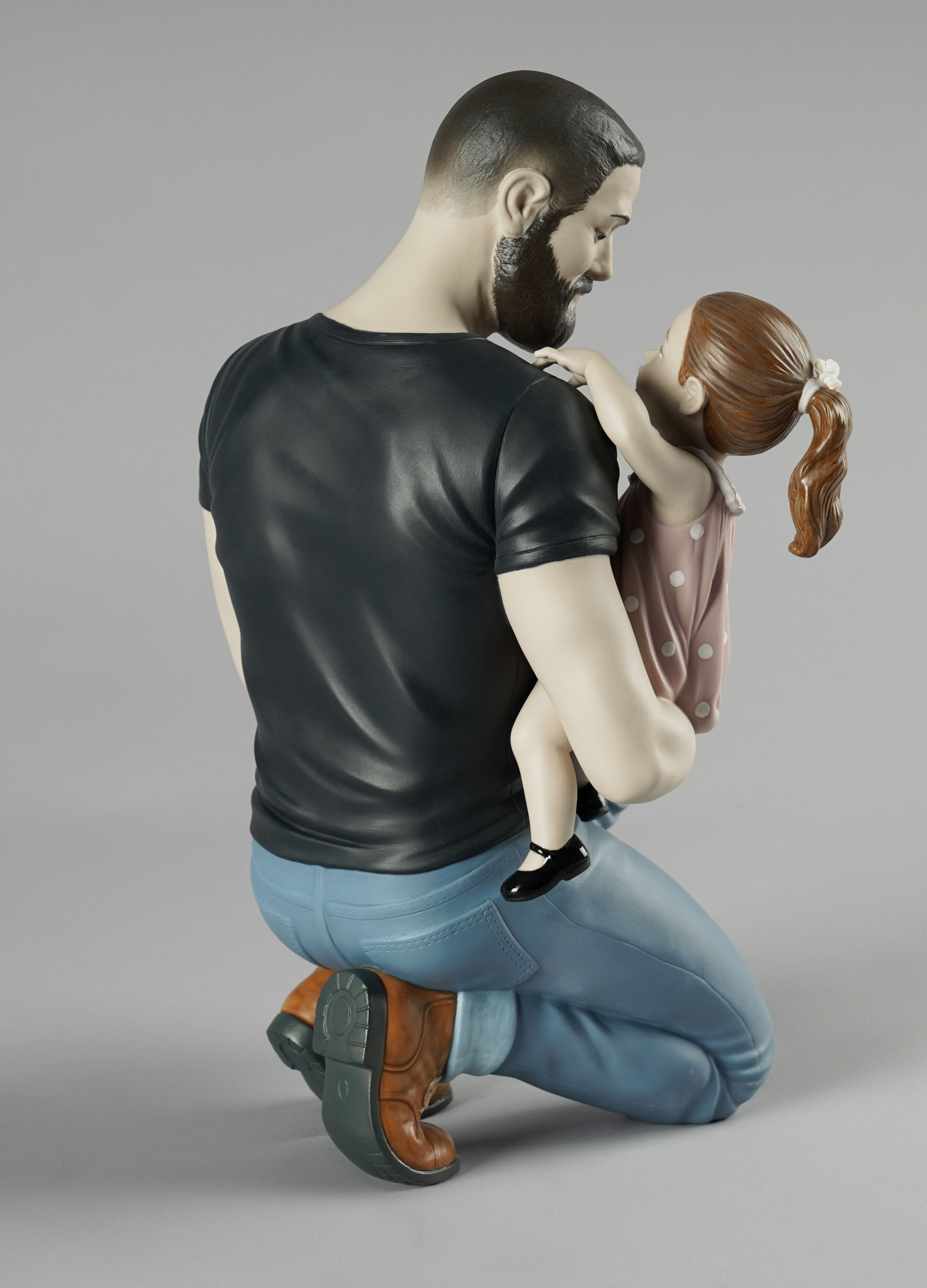 Статуэтка "Ребенок в руках папы" Lladro