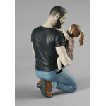 Статуэтка "Ребенок в руках папы" Lladro