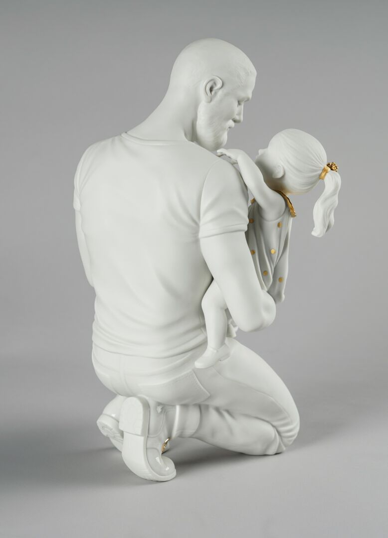 Статуэтка "Ребенок в руках папы" Lladro