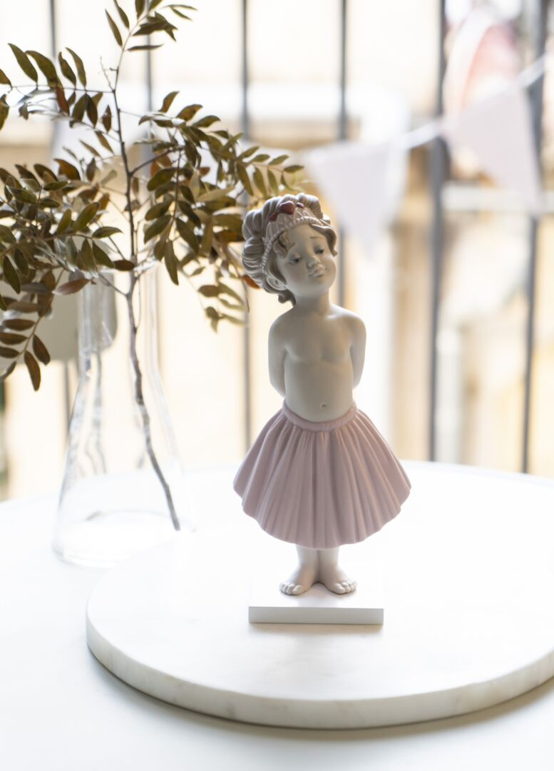 Статуэтка "Веселая молодая девочка" Lladro
