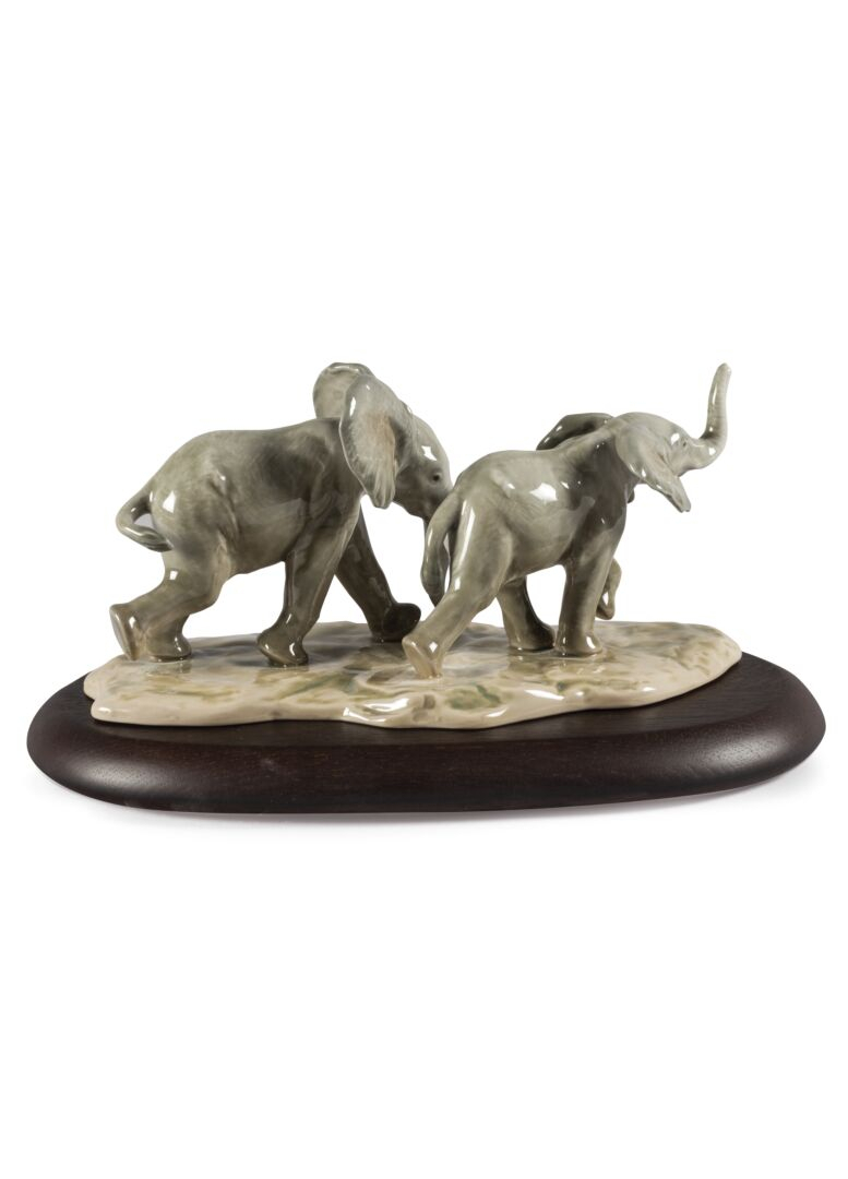 Статуэтка "Слоны, следуя по пути" Lladro