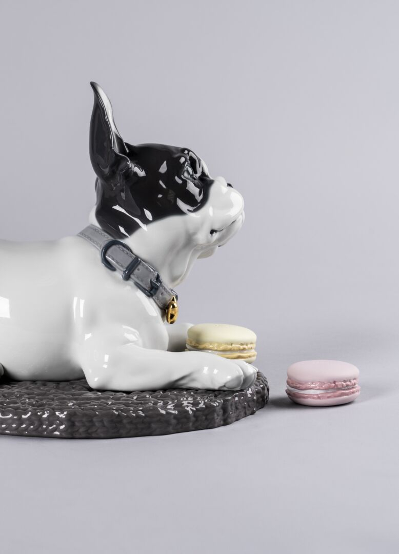 Статуэтка "Французский бульдог с макарунами" Lladro