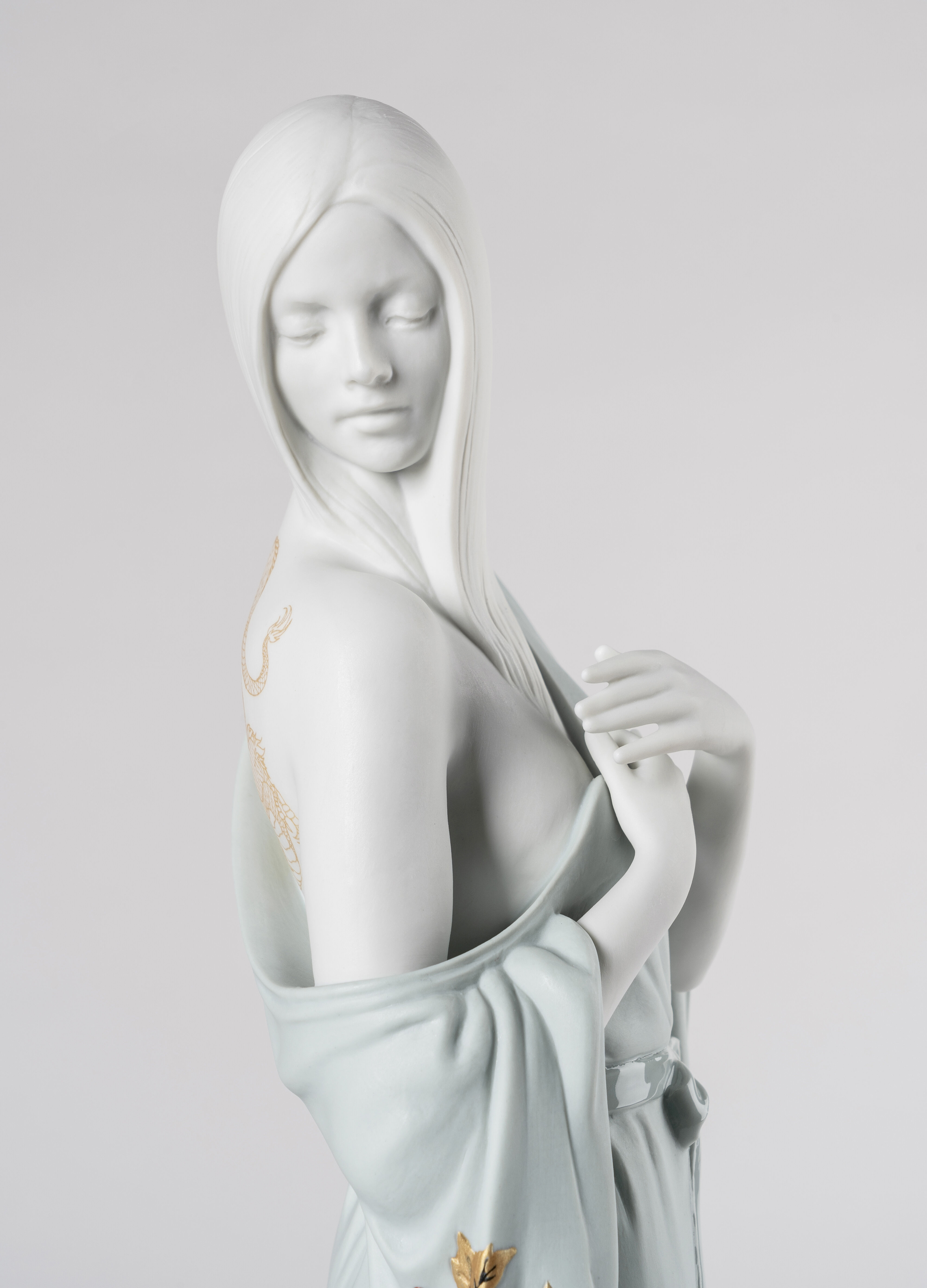 Статуэтка "Девушка с татуировкой дракона" Lladro