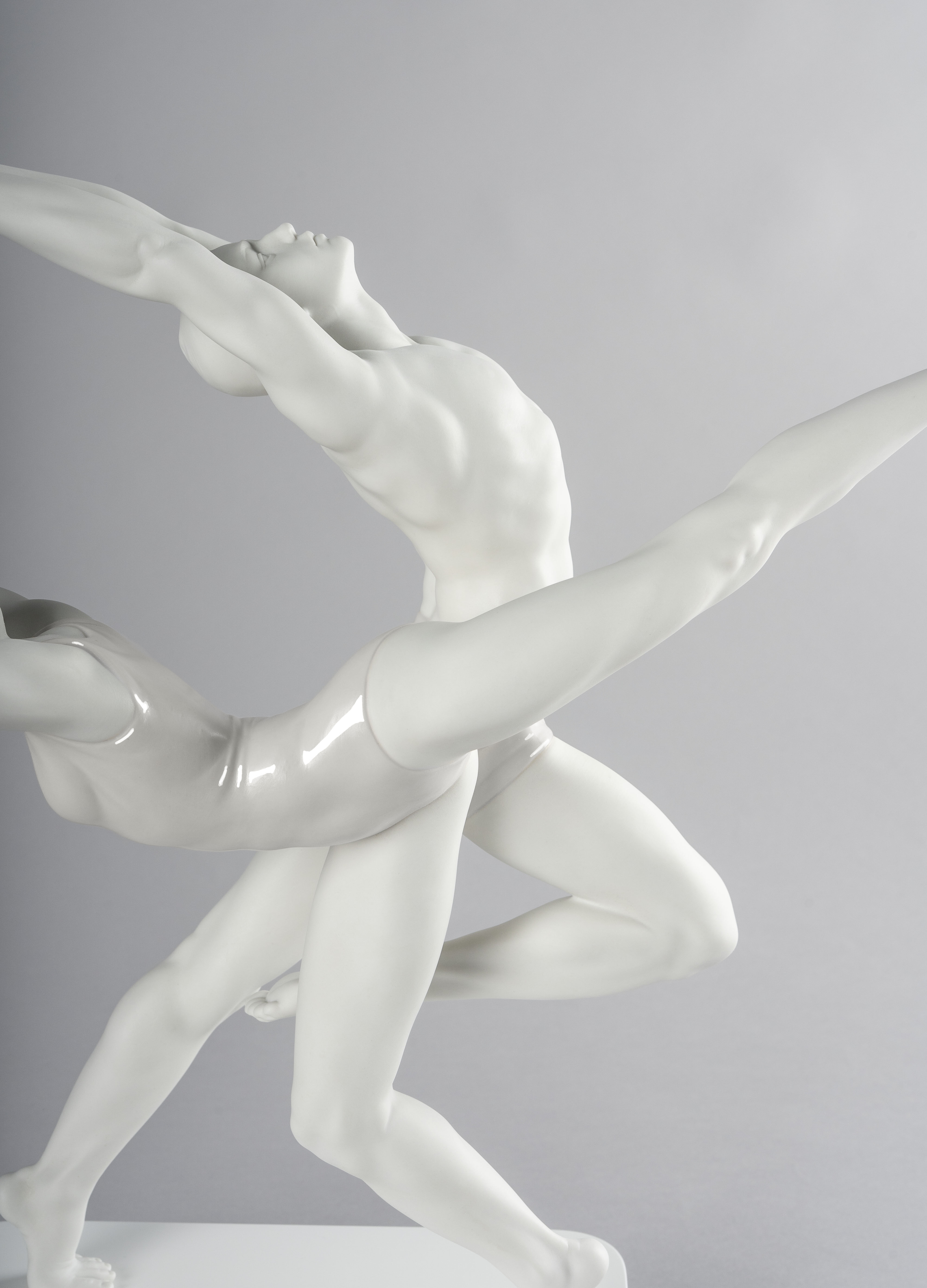Статуэтка "Искусство движения" Lladro
