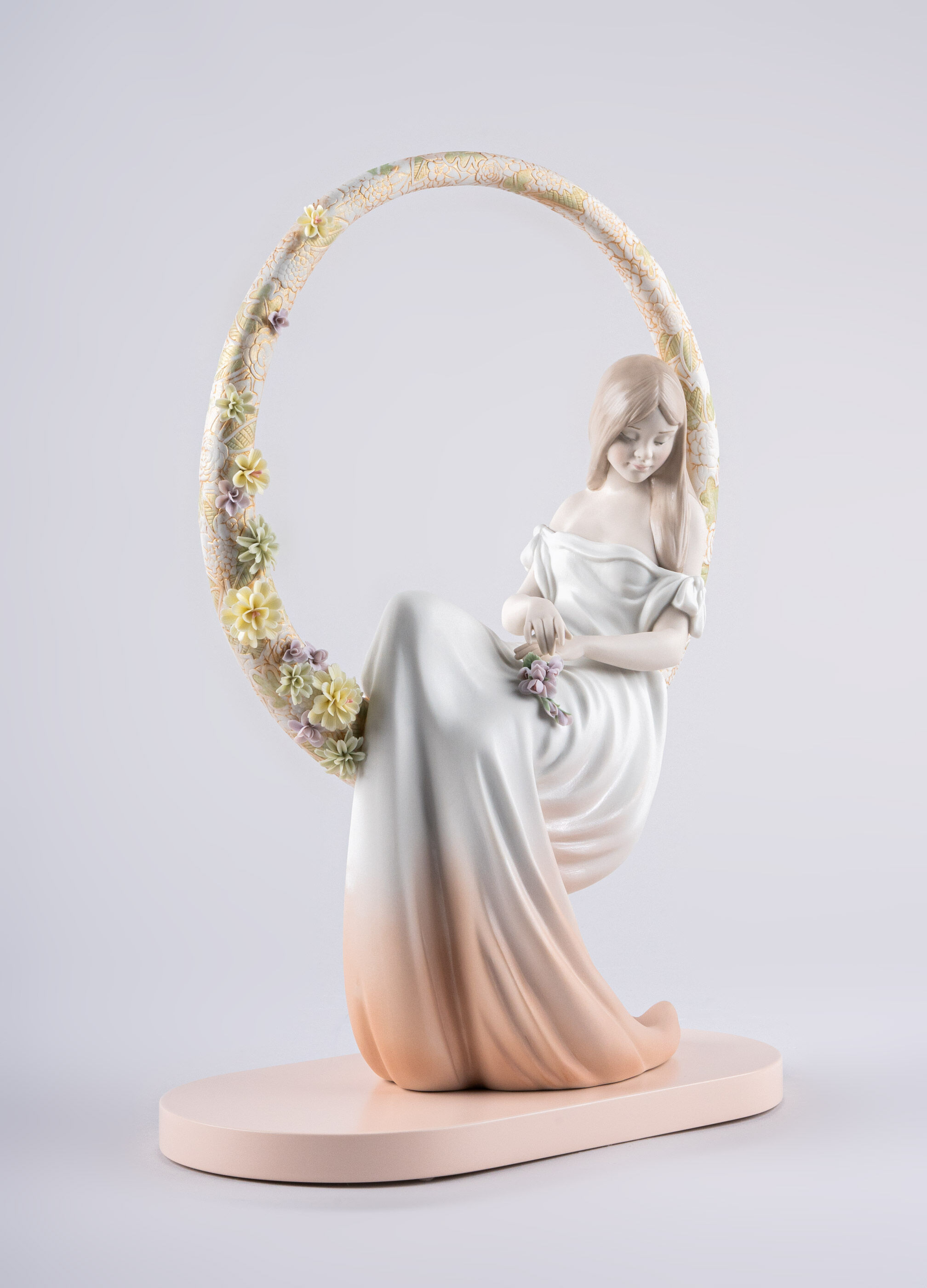 Статуэтка "В её мыслях" Lladro