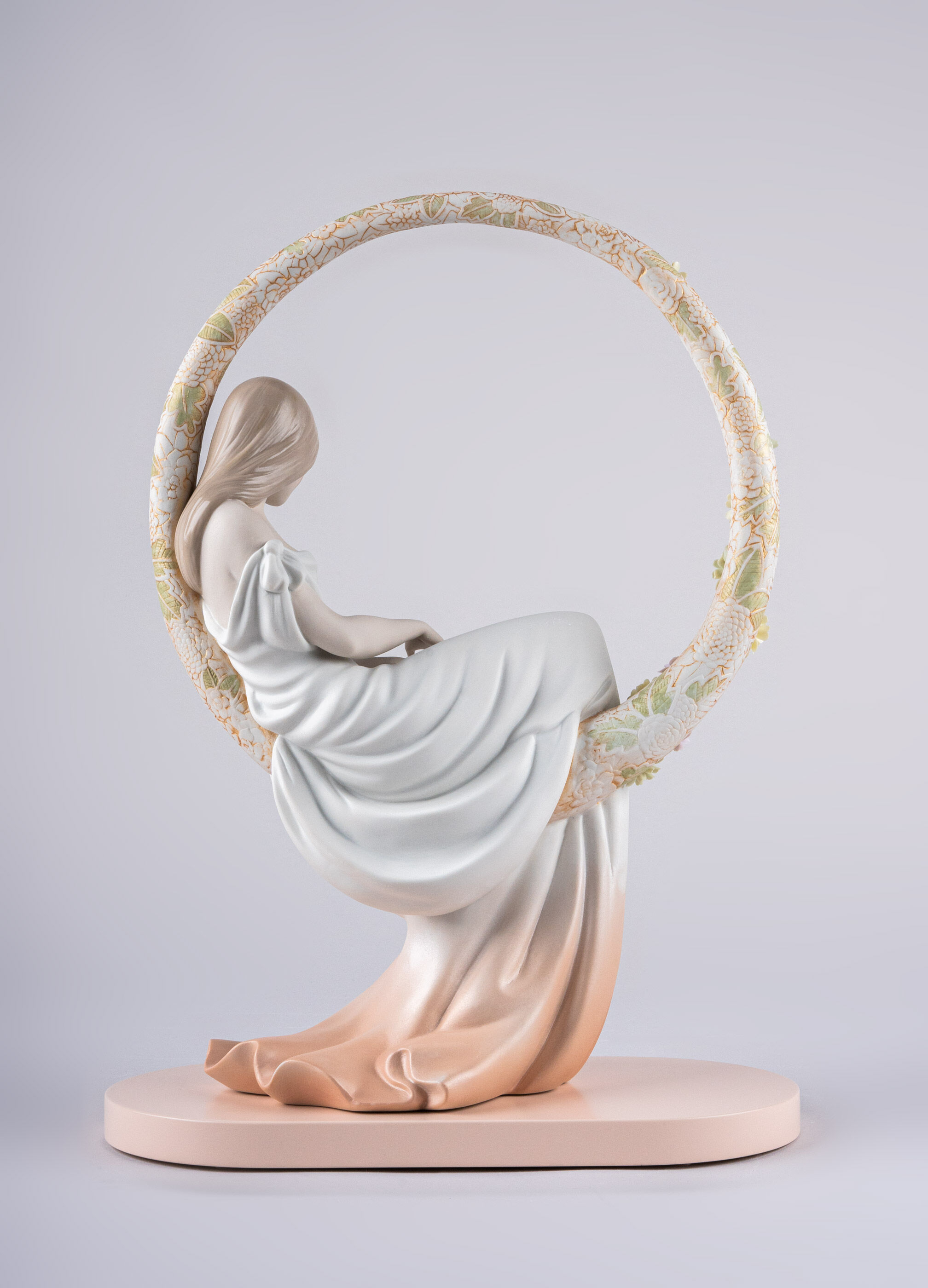 Статуэтка "В её мыслях" Lladro