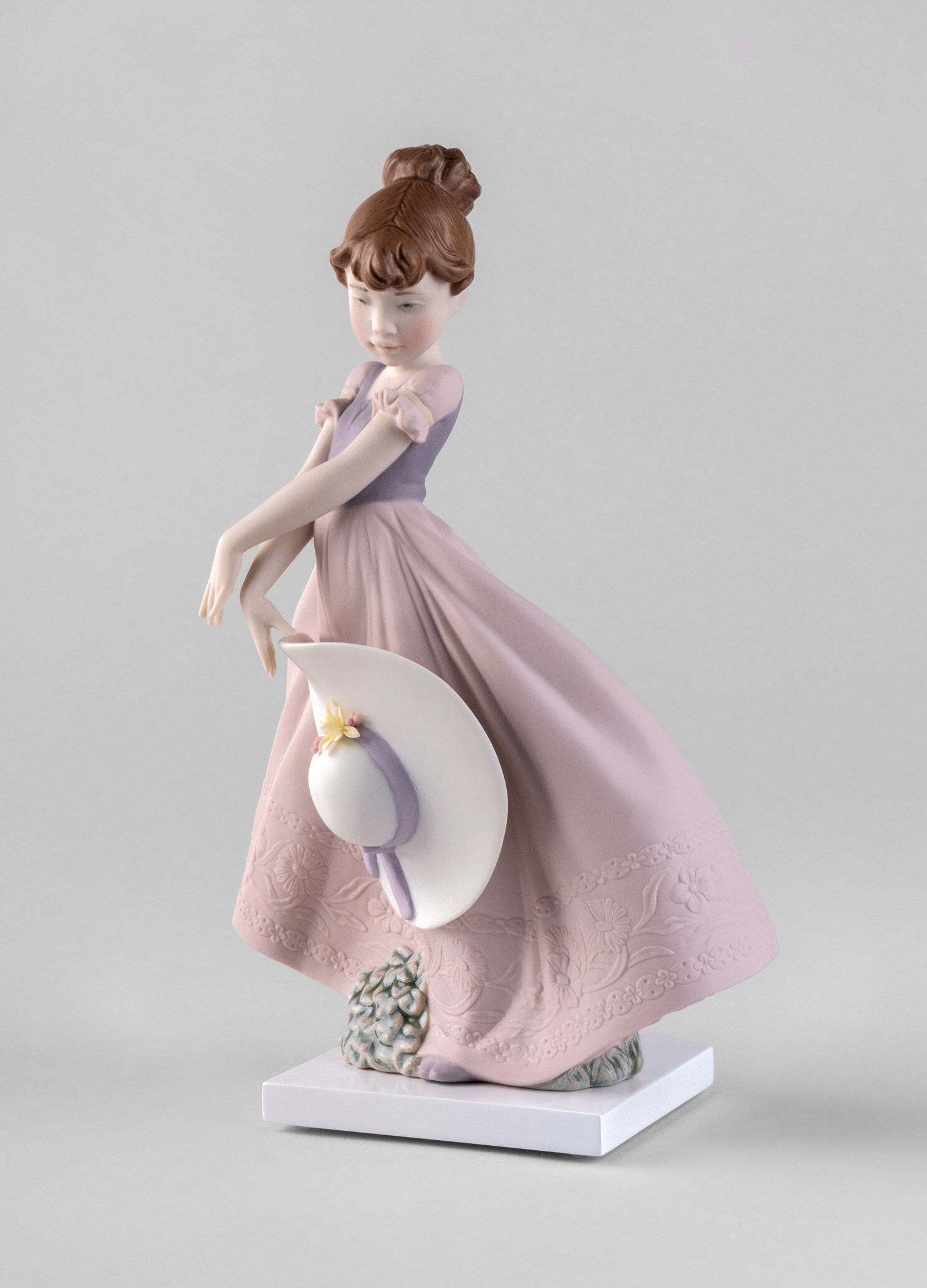 Статуэтка "Соломенная шляпа на ветру" Lladro