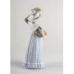Статуэтка "Женщина собирает цветы" Lladro