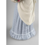 Статуэтка "Женщина собирает цветы" Lladro