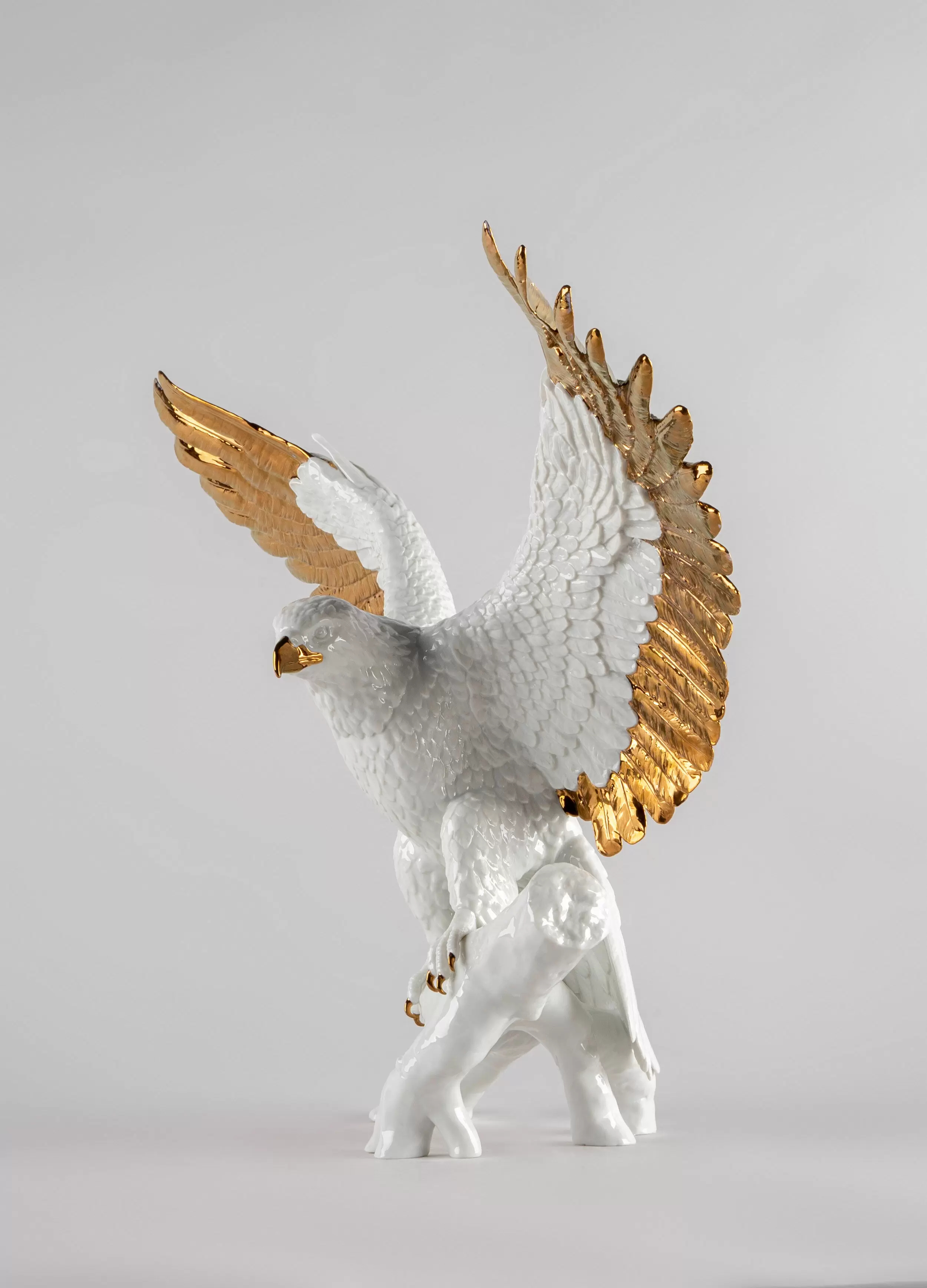Статуэтка "Орёл" бело-золотой Lladro