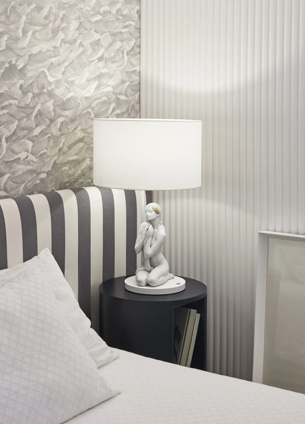 Настольная лампа "Мир" Lladro