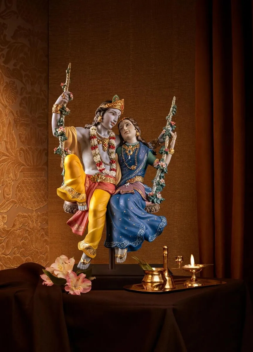 Статуэтка "Радхи Кришны на качелях" Lladro