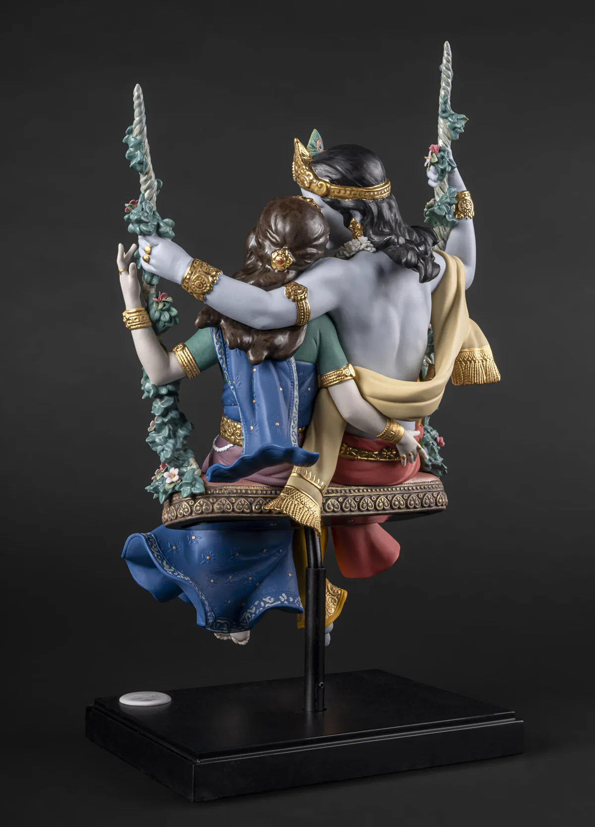Статуэтка "Радхи Кришны на качелях" Lladro