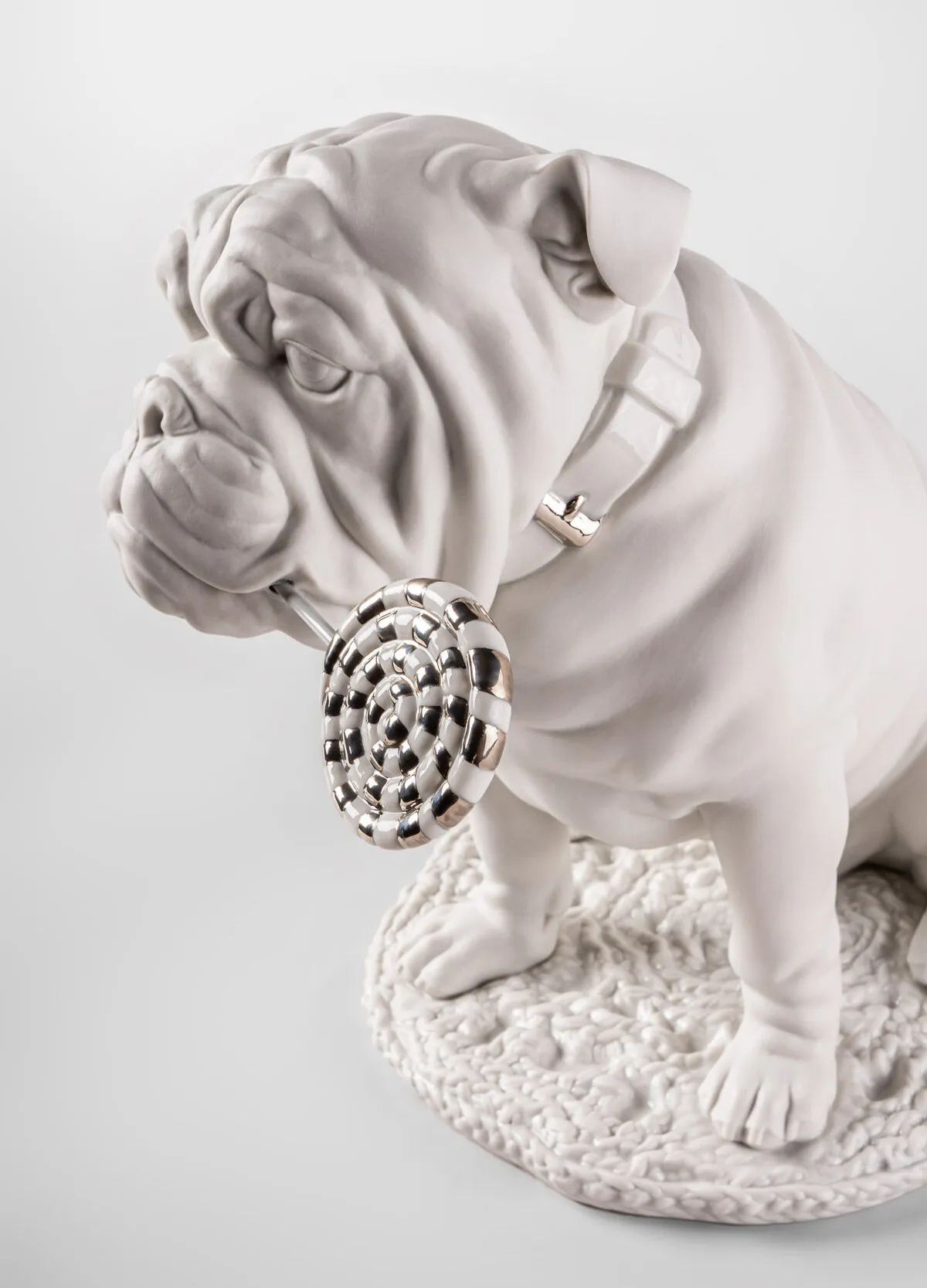 Статуэтка "Бульдога с леденцом на палочке" Lladro