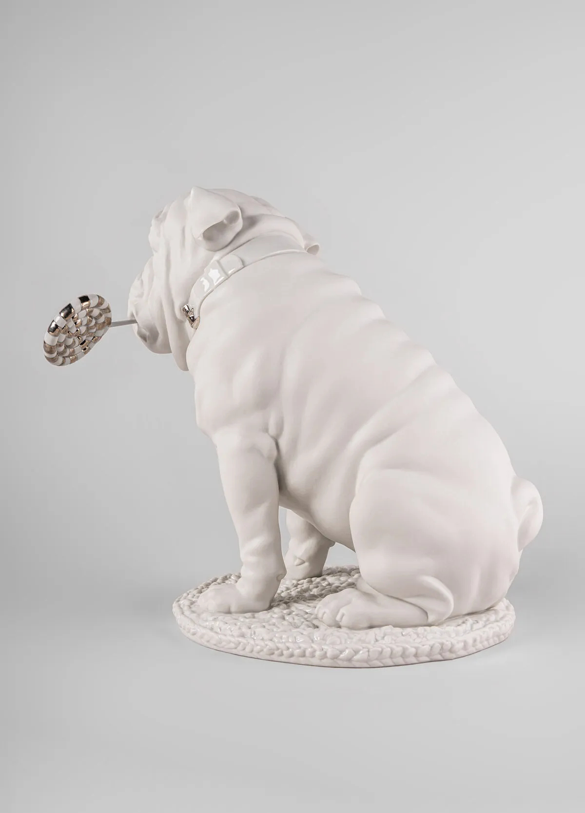 Статуэтка "Бульдога с леденцом на палочке" Lladro