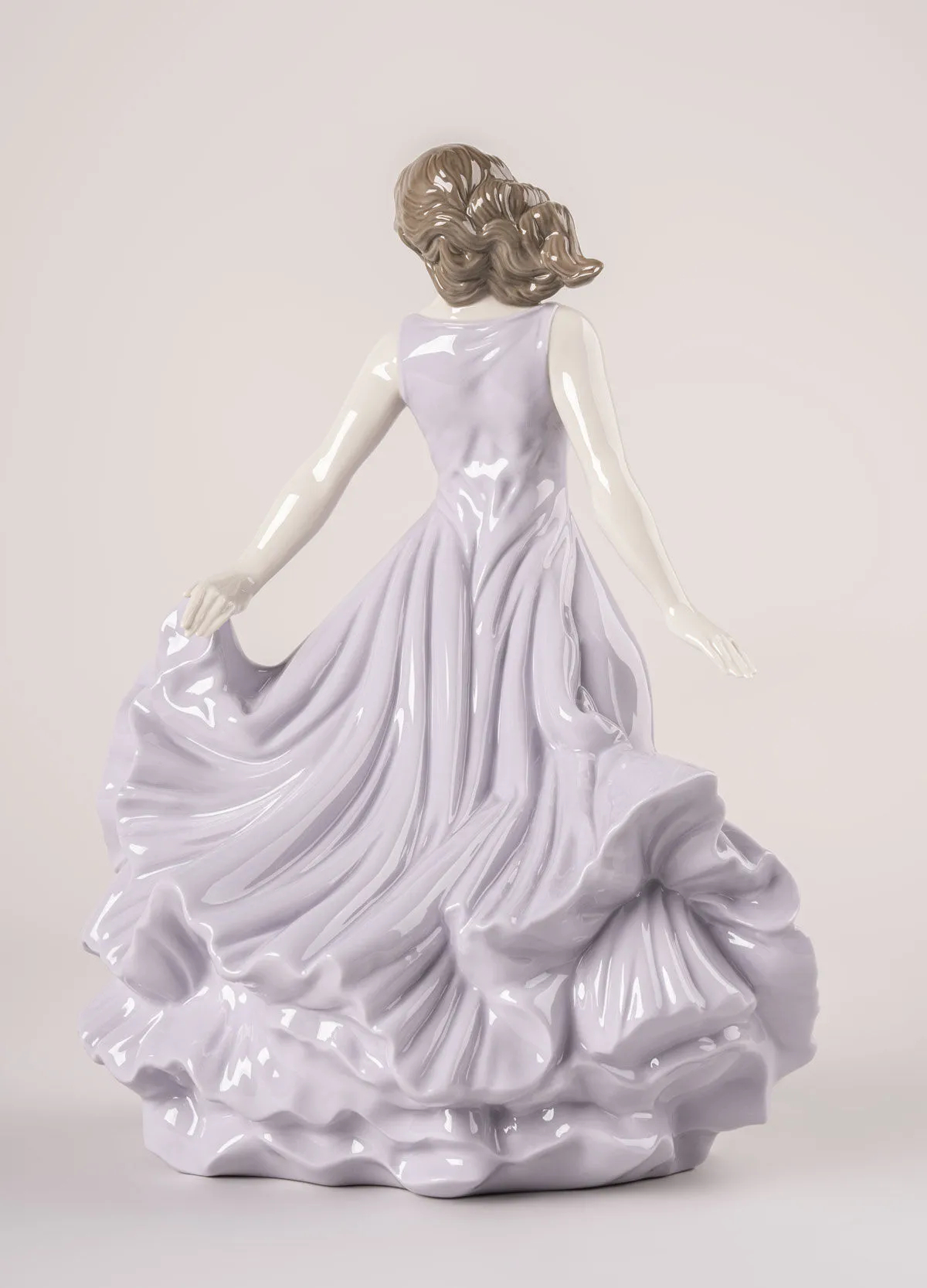 Статуэтка "Танцующая на ветру" Lladro