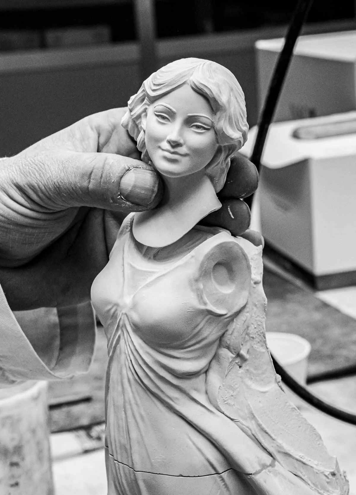 Статуэтка "Танцующая на ветру" Lladro
